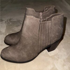 Arizona Jeans Women’s Brown Booties- Size 9